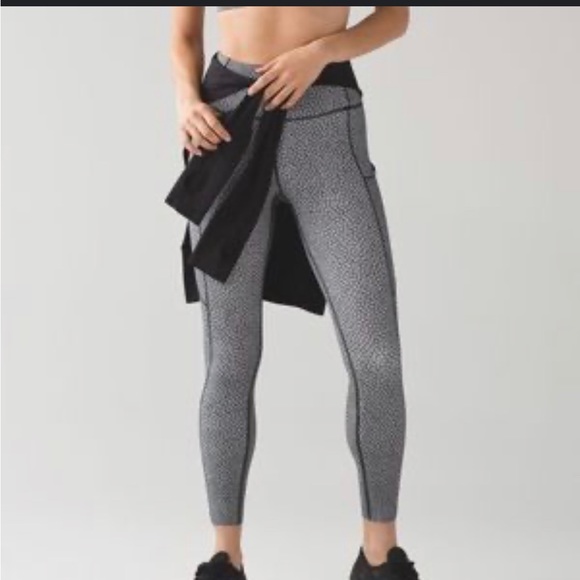 lululemon athletica Pants - Lululemon leggings, black and white women’s size 6